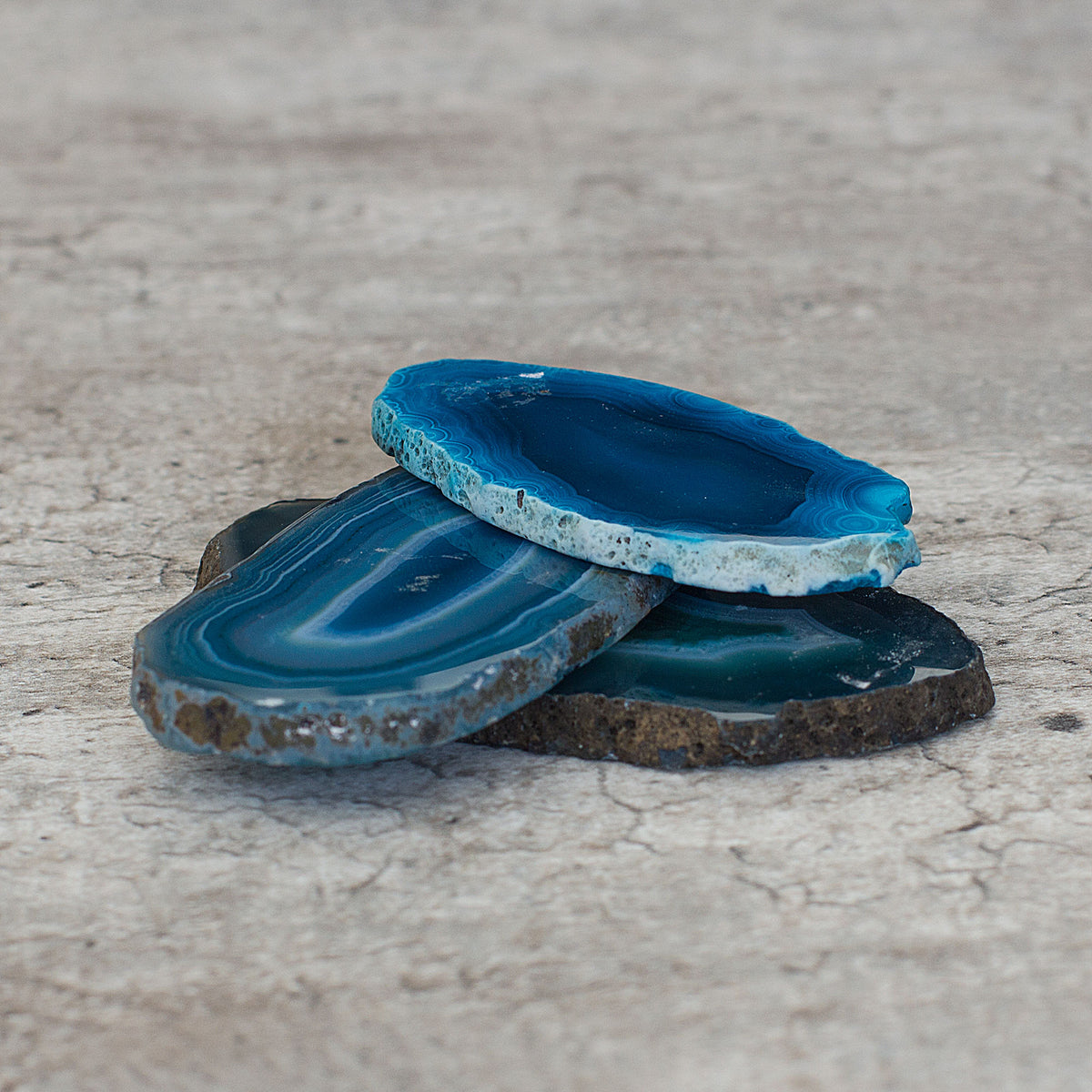 Agate has soothing stress relieving properties which aid in creating a sense of calm and inner peace. It is subtle and relieves negative energy helping to rebalance and harmonize the body. Instilling a sense of security and safety it will propel negative thoughts and emotions. Giving you a clearer perception of life.