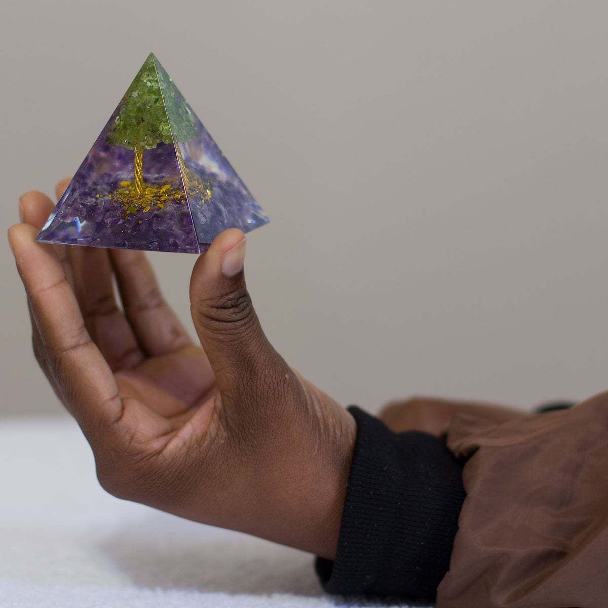By tapping into the cosmic universal energy with a mix of quartz crystals, semi-precious gemstones, metals, and resin, you can balance out the life energy that surrounds you. Any negative vibes and energy that affect your body and mind can be removed by using an orgonite pyramid in your home. These healing crystals are made of metal shavings, resin, and gemstones, which balance electromagnetic fields and promote positive energy.