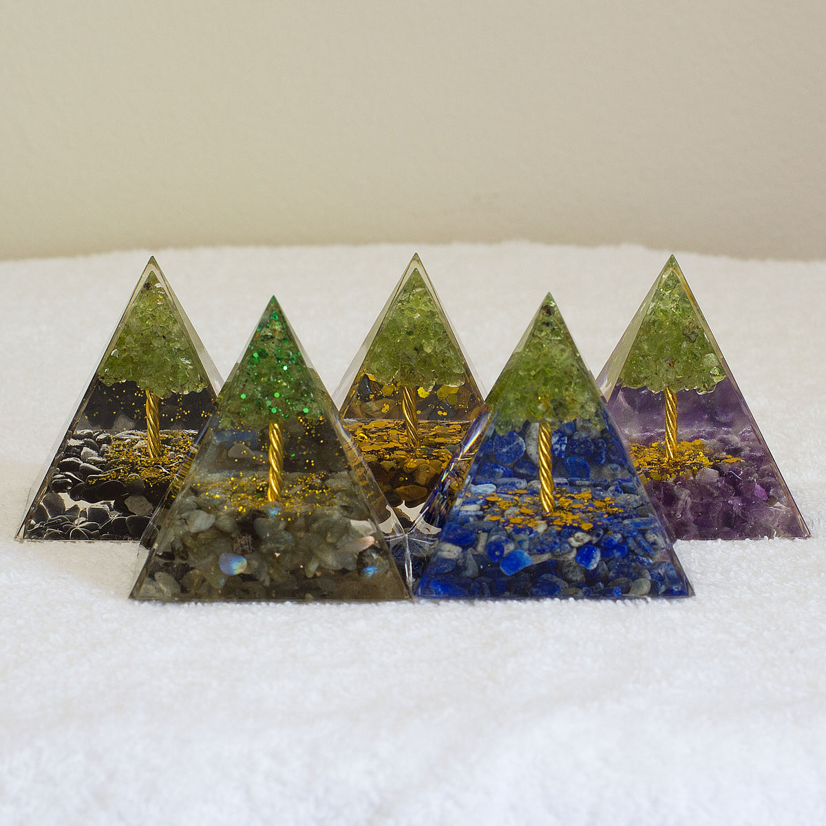Orgonite Pyramid - Quartz Mi Chakra