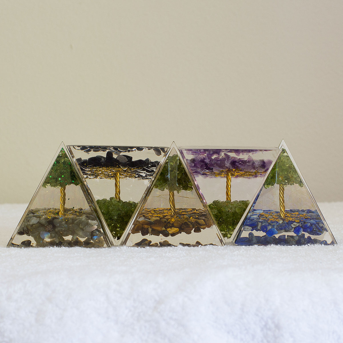 Orgonite Pyramid - Quartz Mi Chakra