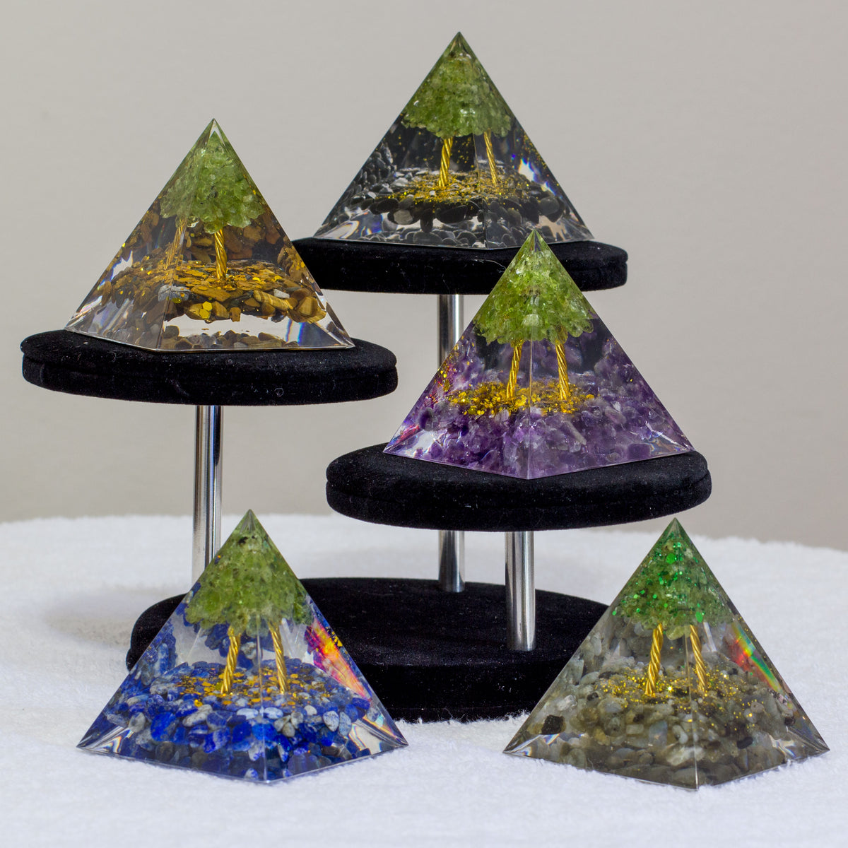 Orgonite Pyramid - Quartz Mi Chakra