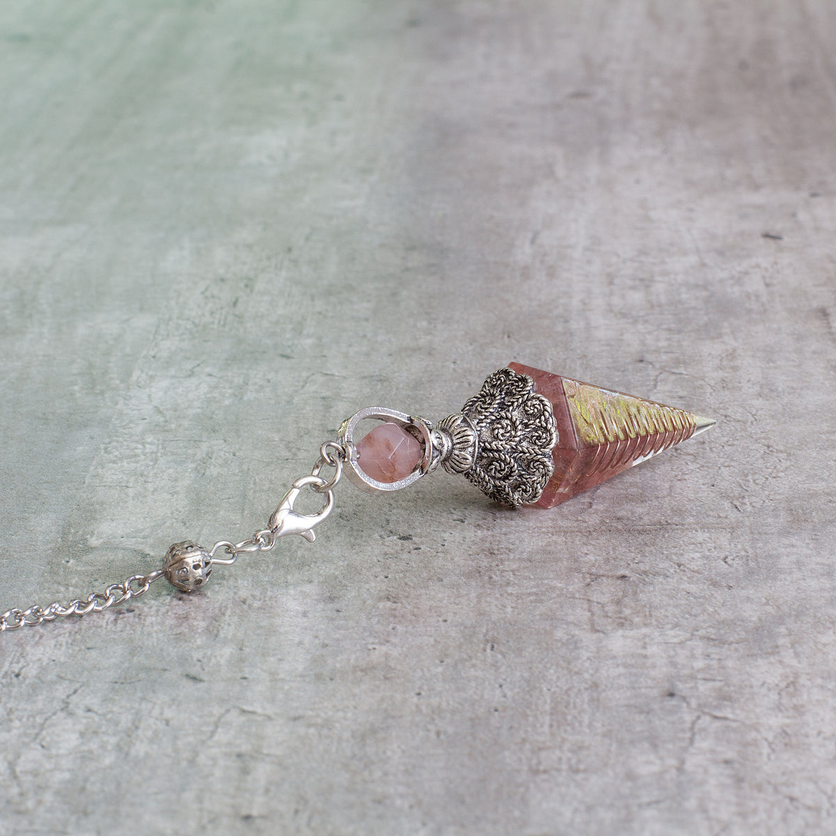Pendulum - Strawberry Quartz - Resin Mi Chakra