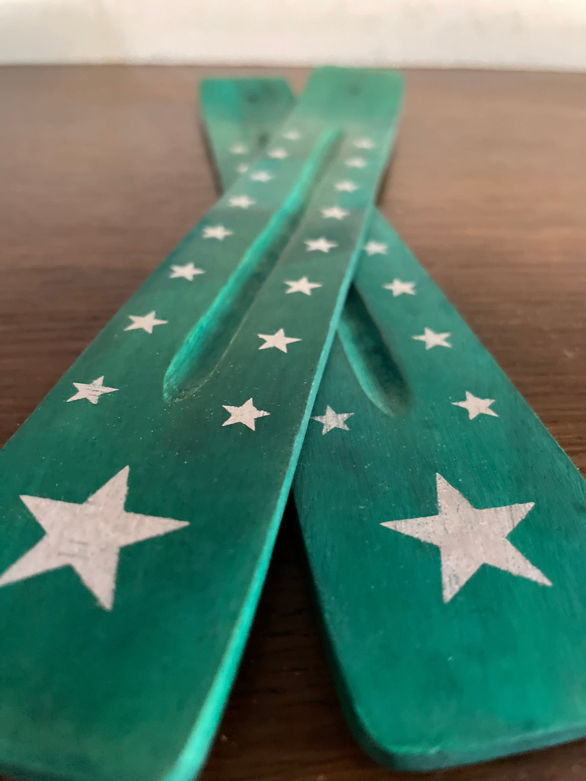 Wooden Flat Incense holder (Green) Mi Chakra